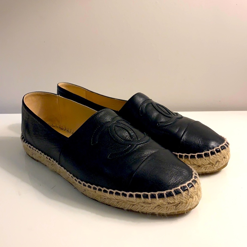 CHANEL Authentic Size 40 EU (9.5 US) Lambskin CC Espadrilles in Color Black